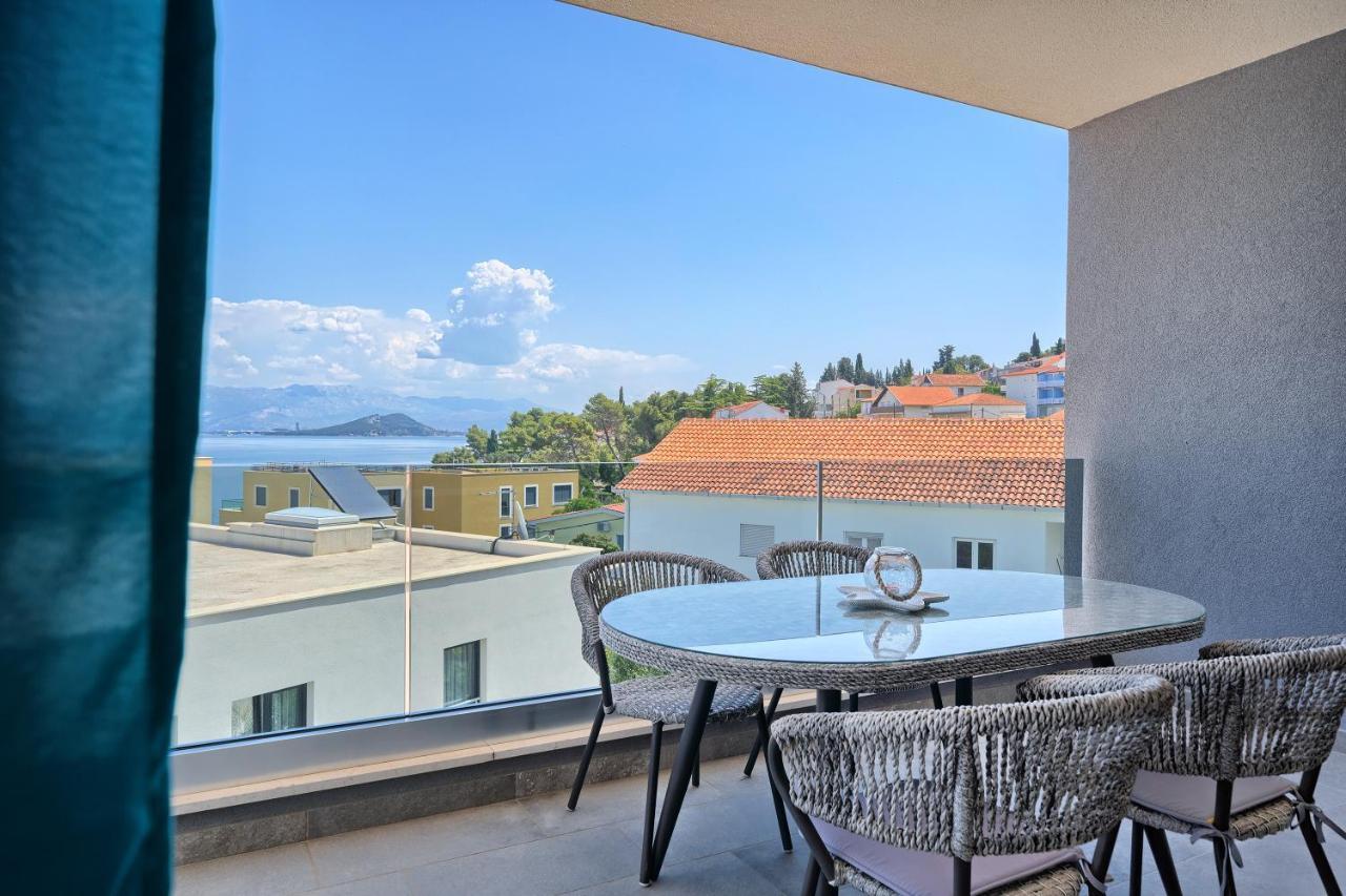 Moni's Place - Fresh Seaview